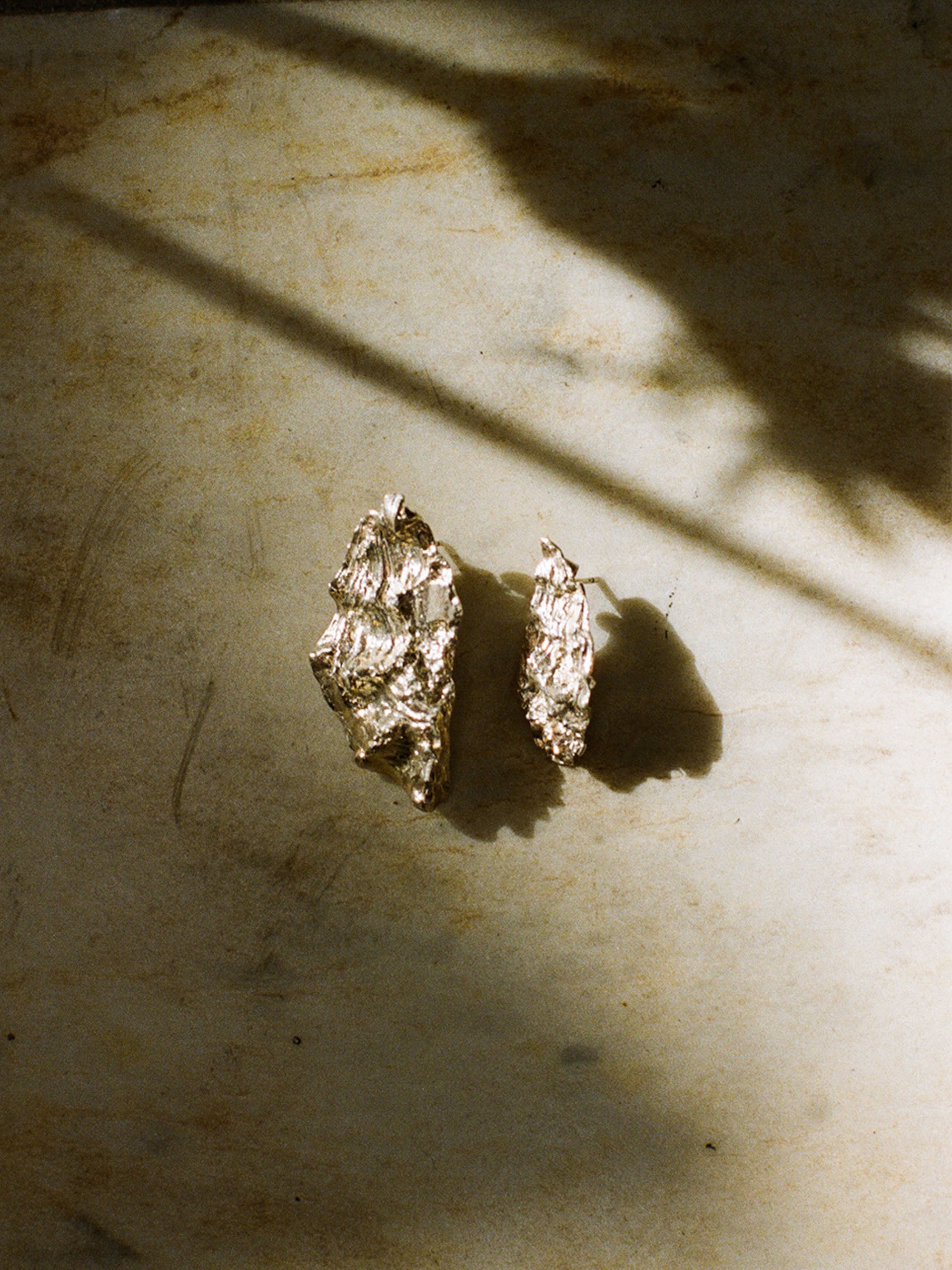 ASSYMETRICAL MELIES NEBULA EARRINGS SILVER