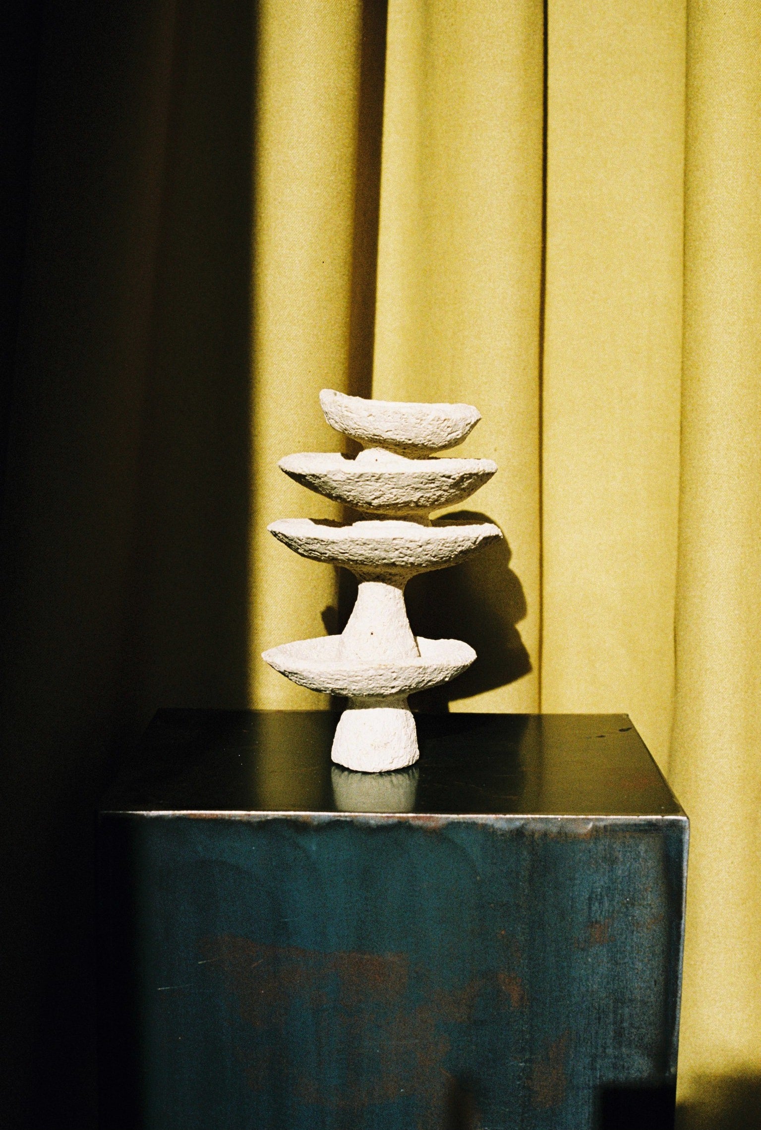 ELEVETED BOWLS