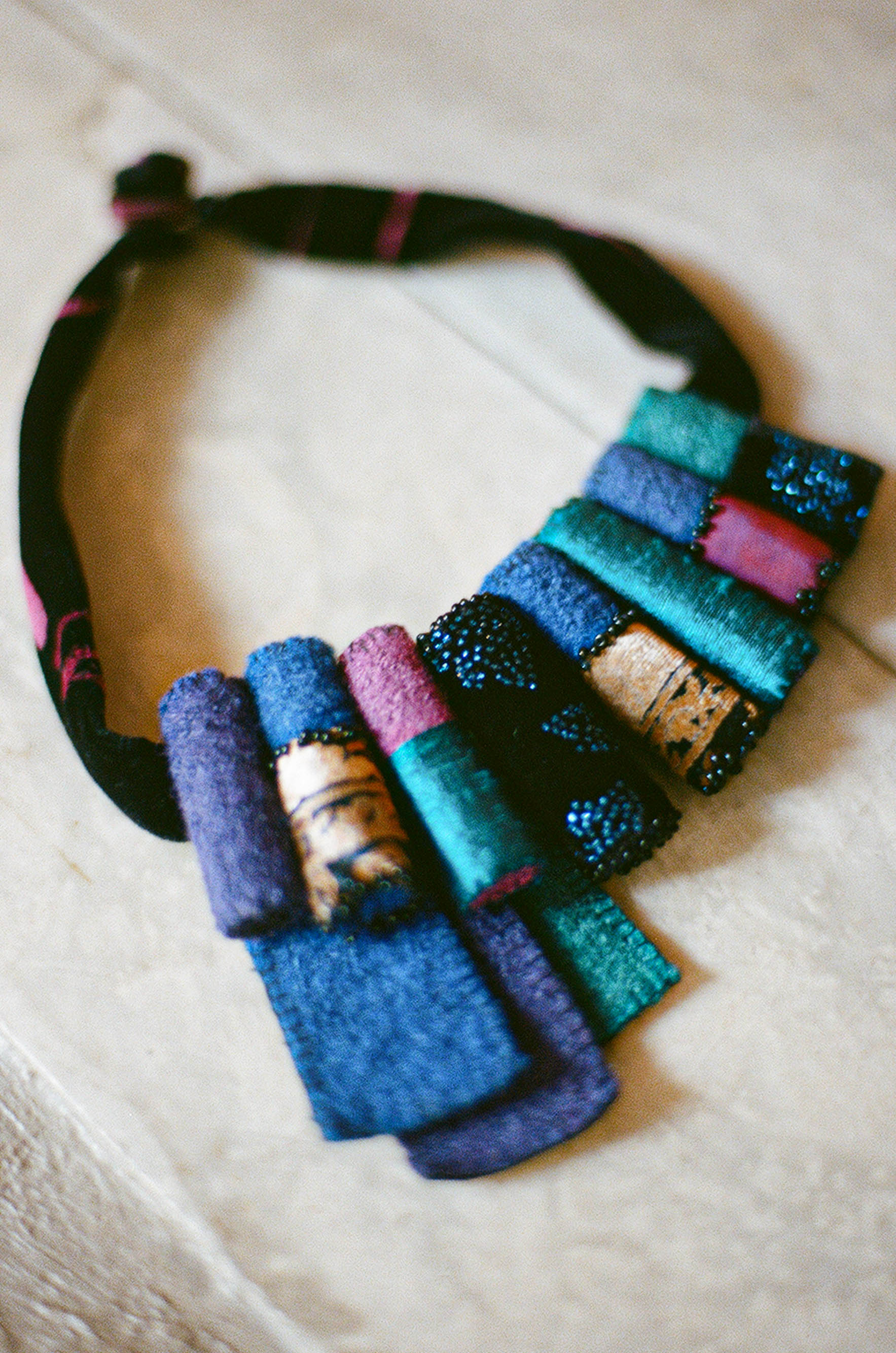 NELLY VELVET NECKLACE