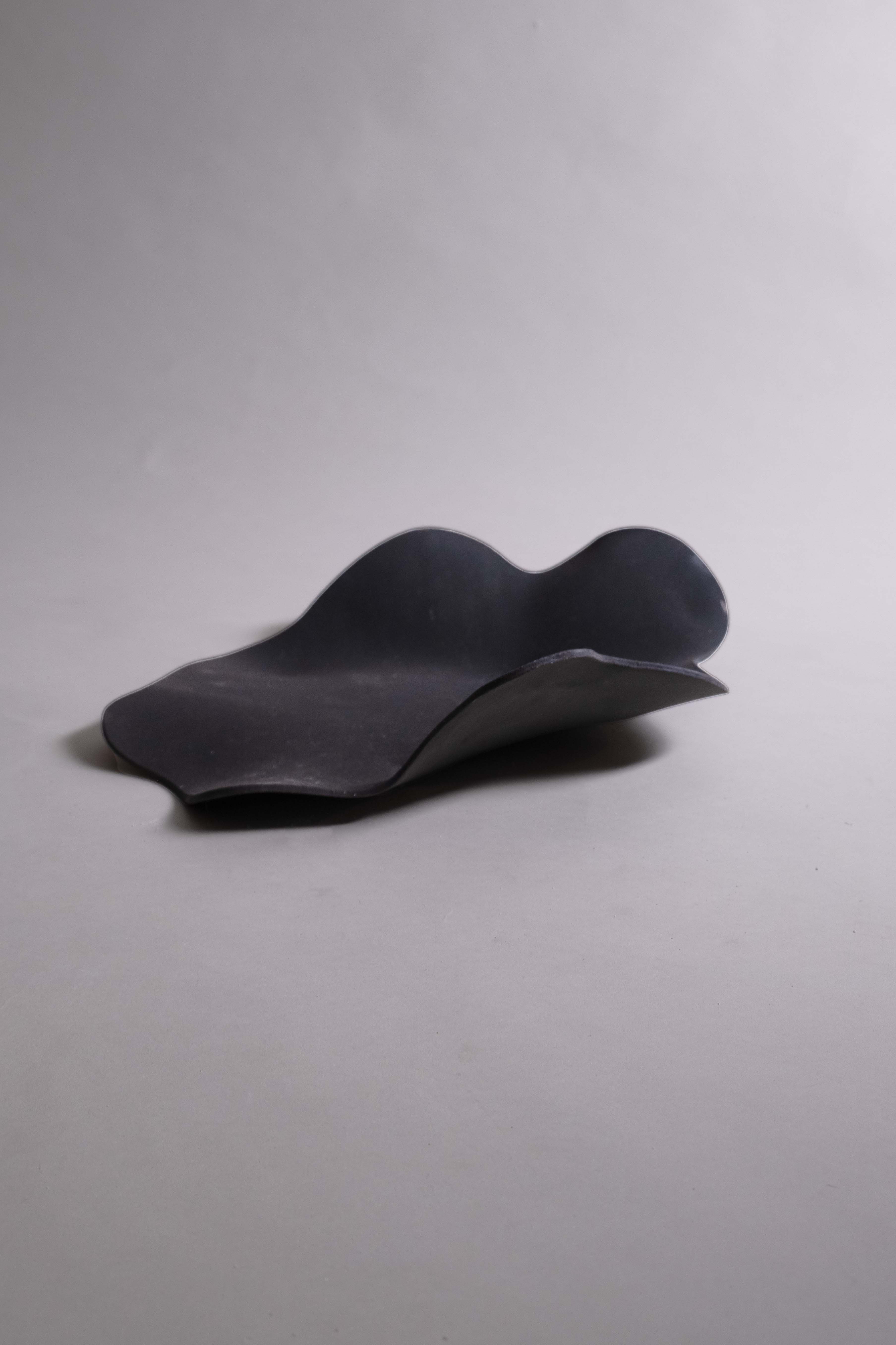 BLACK LOCULE PLATTER