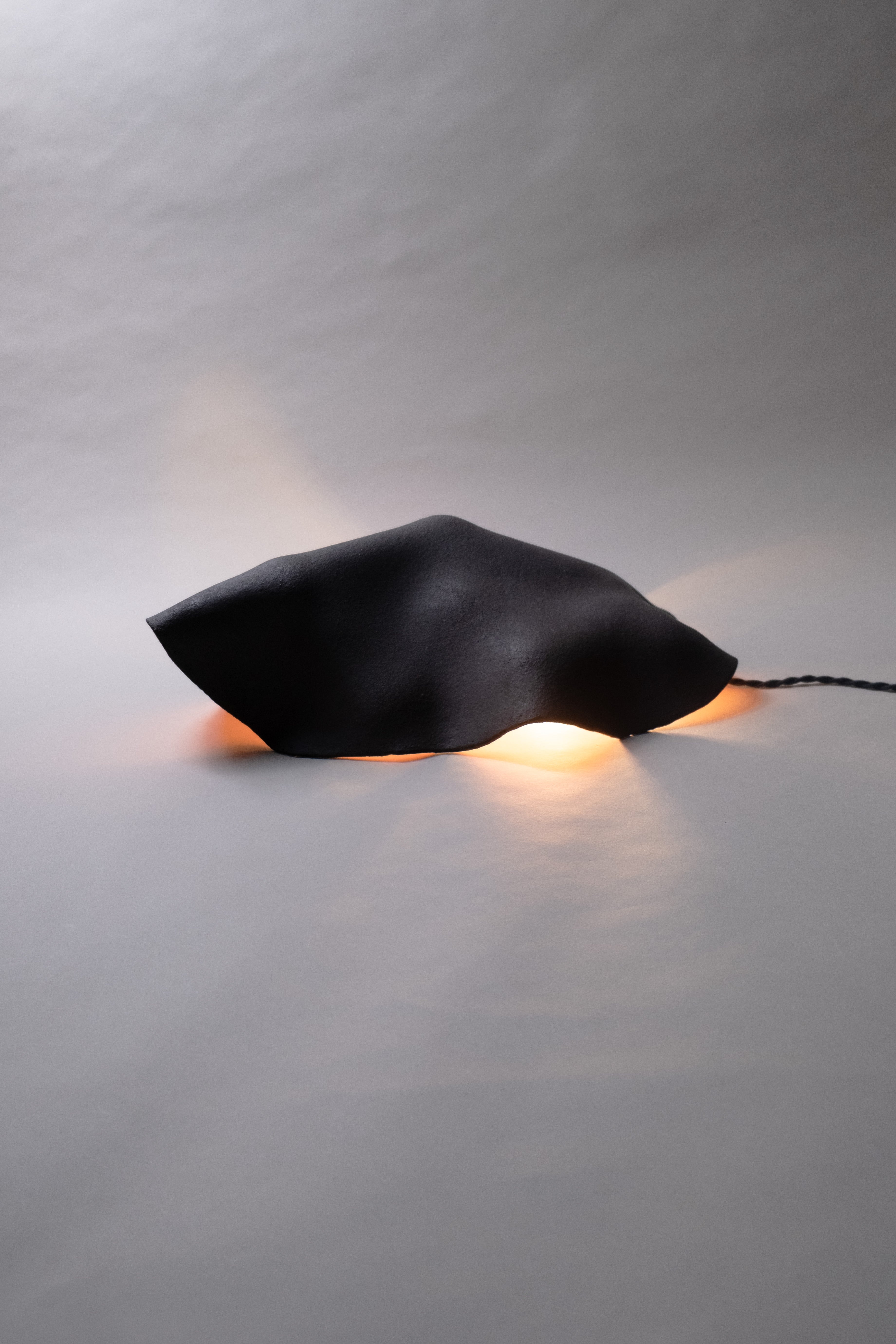 BLACK LOCULE LAMP II