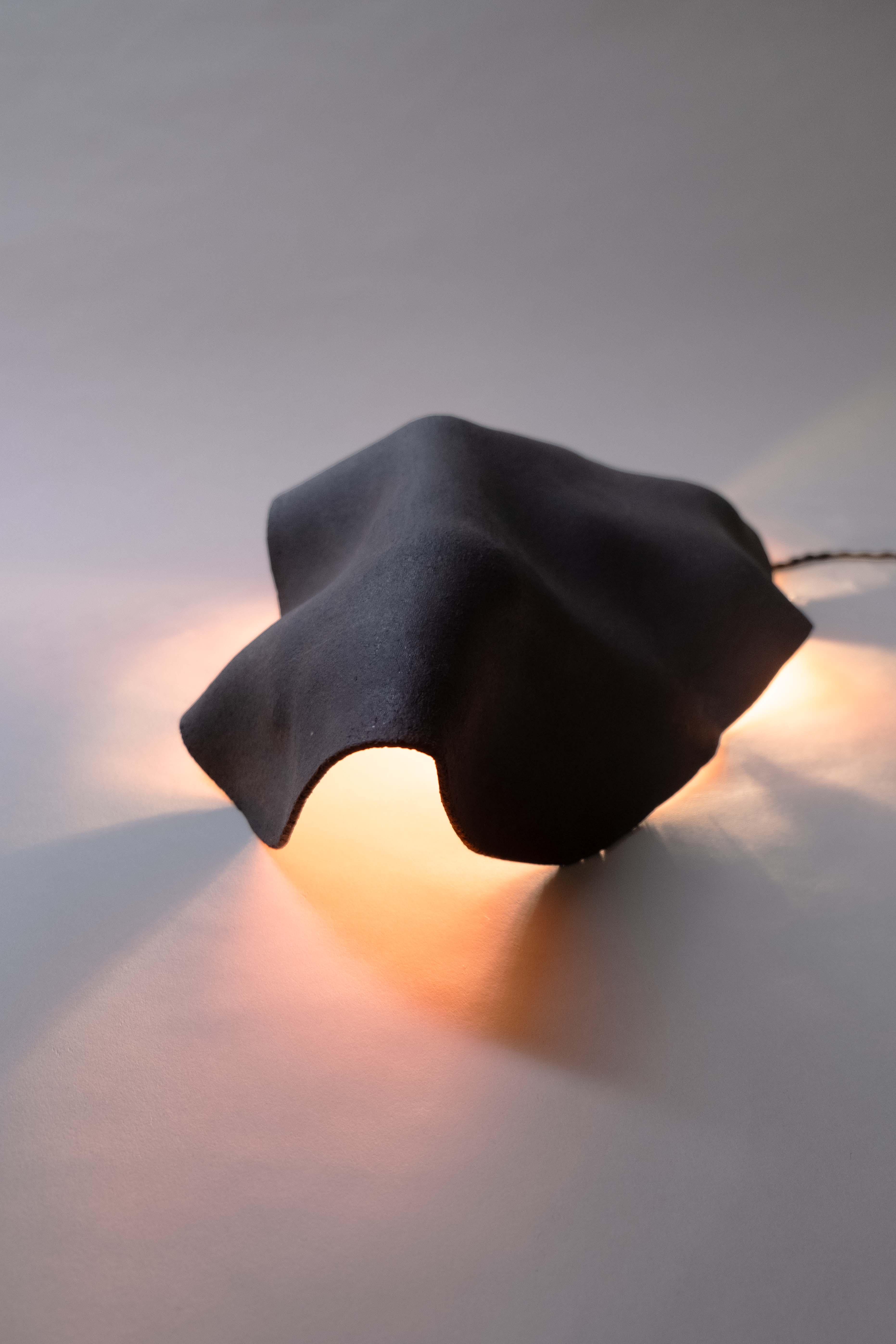 BLACK LOCULE LAMP II
