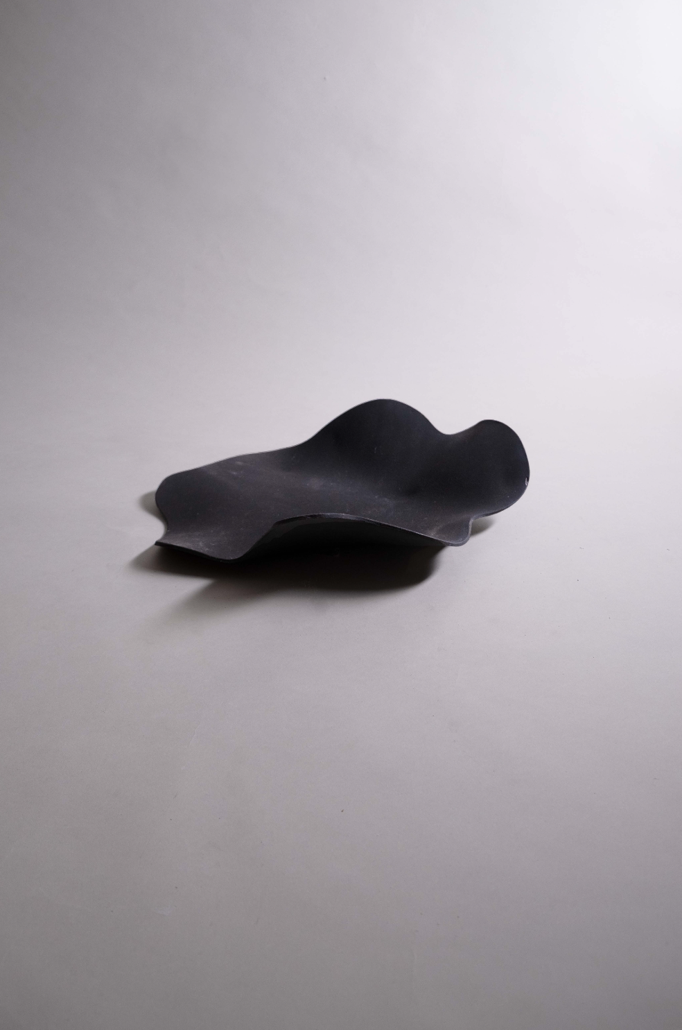 BLACK LOCULE PLATTER