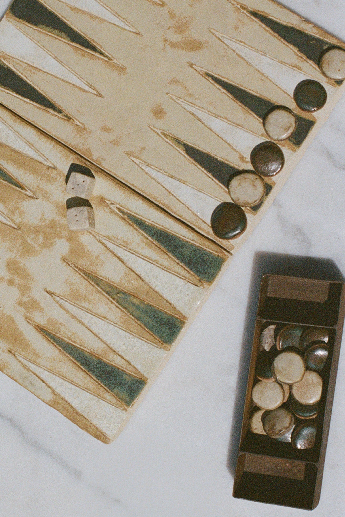 THE SOFT GREEN BACKGAMMON
