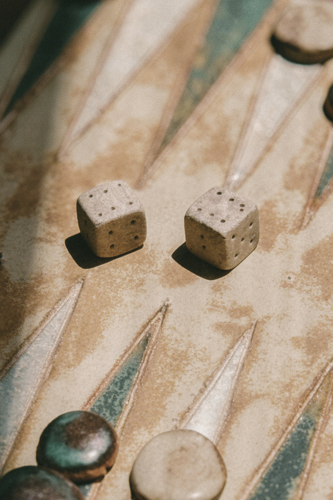 THE SOFT GREEN BACKGAMMON